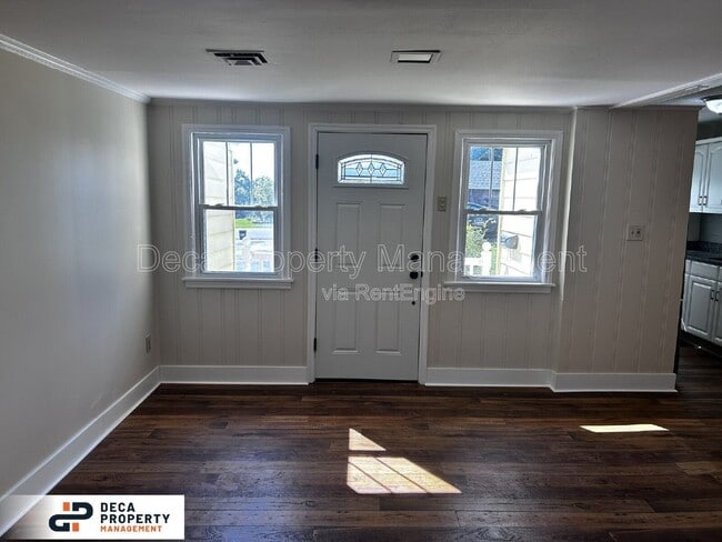 Photo - 8911 Kammerer Ave