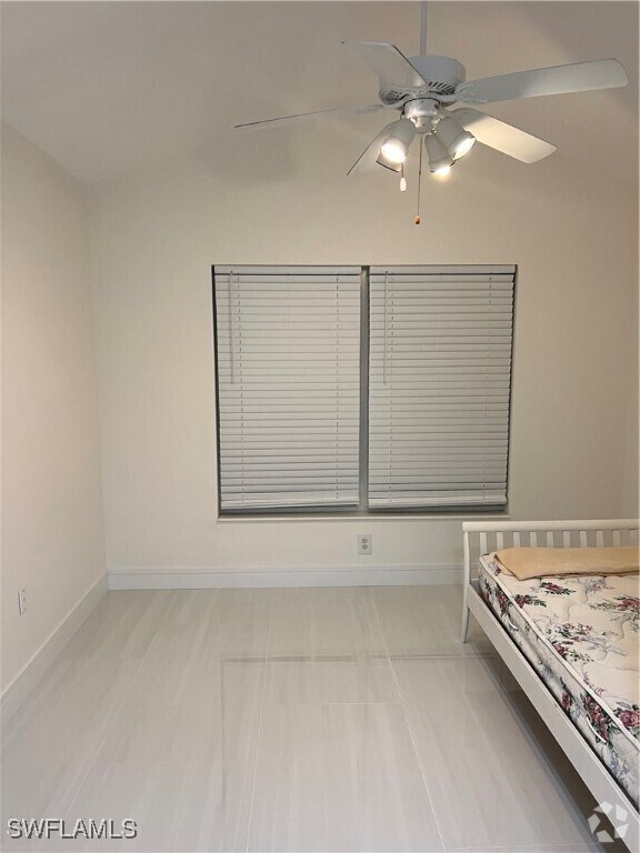 Building Photo - 827 Hampton Cir Rental