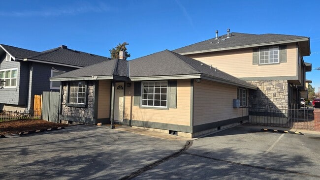 Building Photo - 247 Cheney St Unit #B