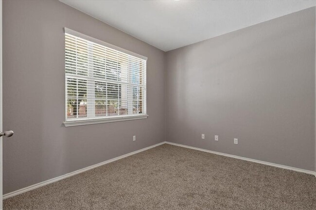 Photo - 108 Quarry Ln