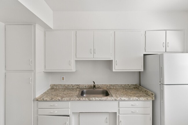 Photo - Pointe Garden Apartments (Pointe Garden Holdings, LLC)