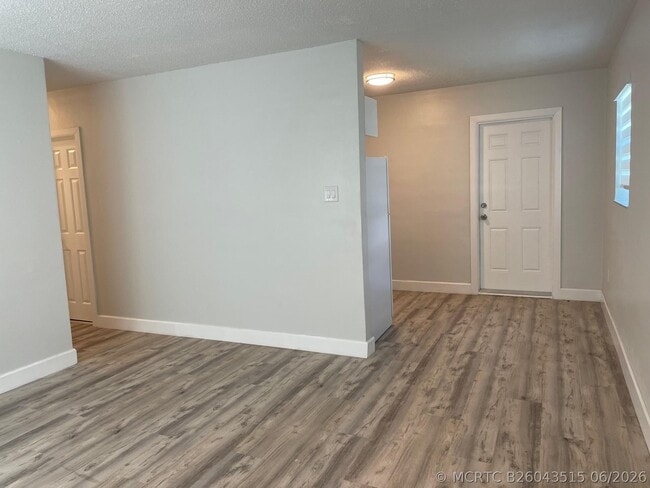 Photo - 630 N 69th Ave