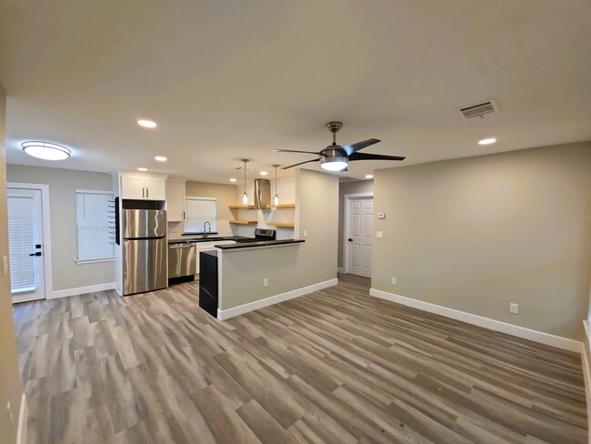 Photo - 9121 Lazydale Ln