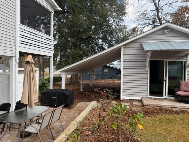 Photo - 334 NE 48th St