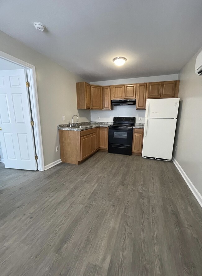 Photo - 905 Riverside Dr Apartments Unit 14