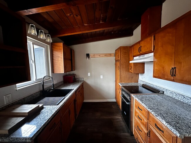 Photo - 471 Burlando Rd