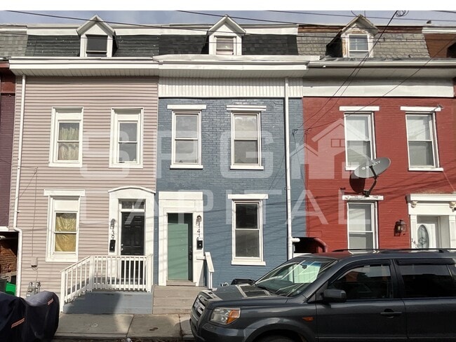 Building Photo - 141 E Maple St