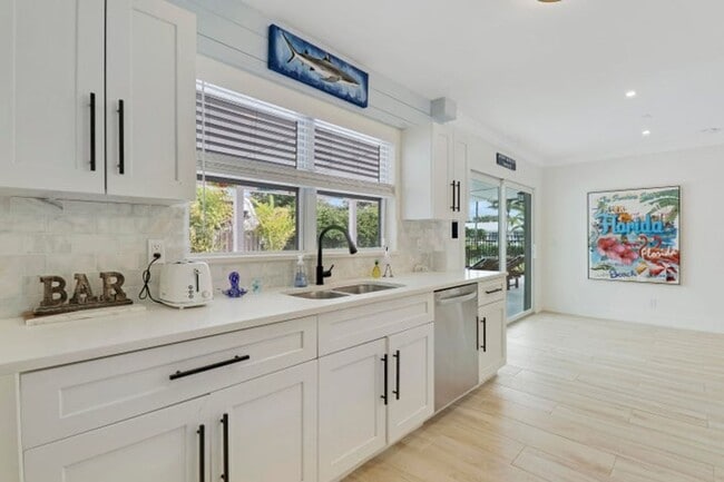 9 W Riverside Dr