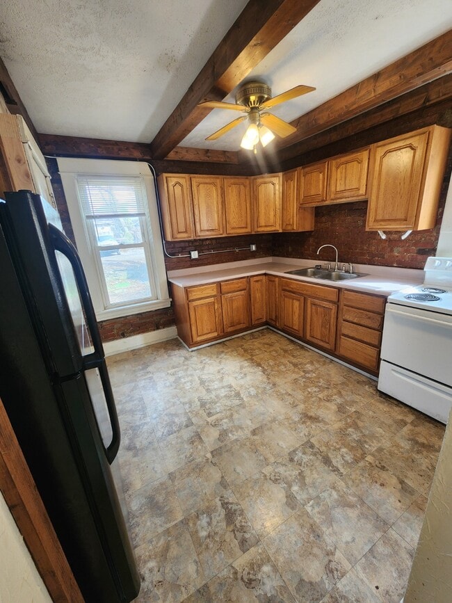 Building Photo - 427 1st St Unit Apt 2