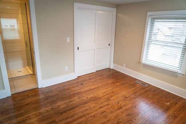 Photo - WalnutS5125 Unidad WalnutS5125U