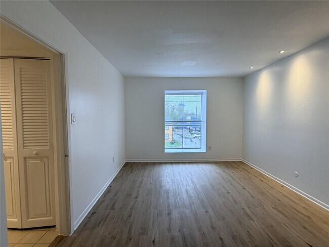 Building Photo - 8523 Hearth Dr Unit 19-34