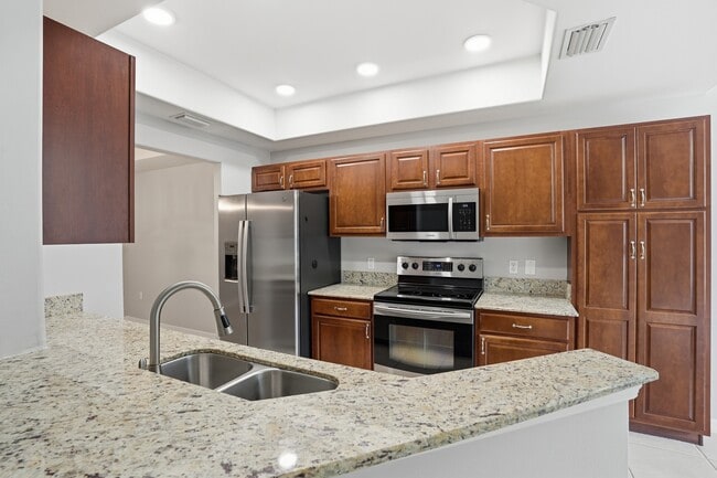 Photo - 1375 Henley St Unidad Apt 403