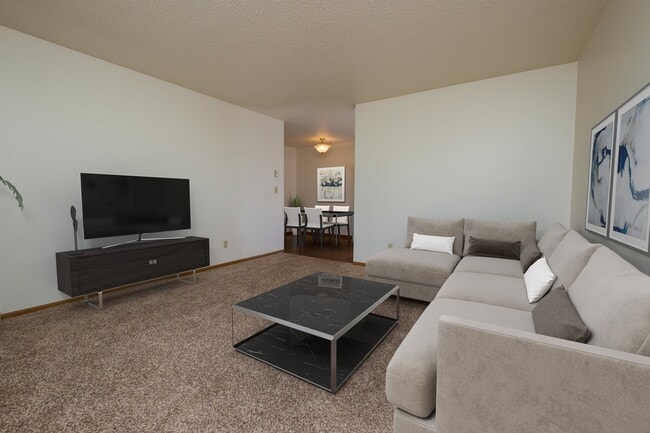 Fargo, ND Southwind Apartments | Living