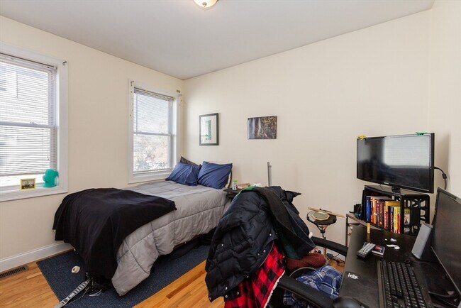 Photo - 182 Calumet St Unit 2
