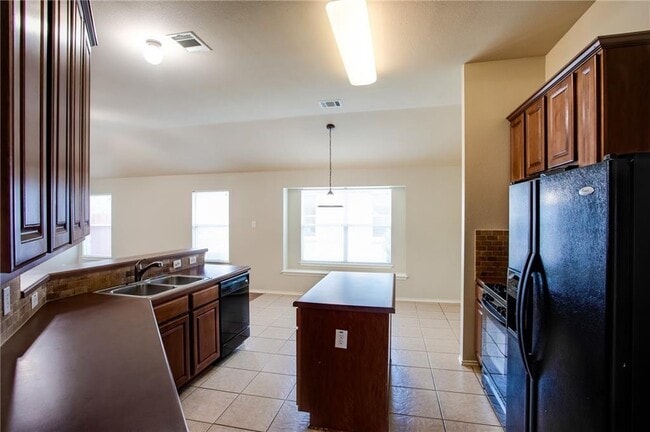 Photo - 1200 Rainbow Parke Dr