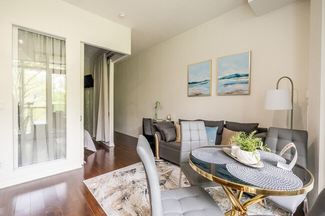 Building Photo - 185 Fort York Blvd Unit ID1345947P