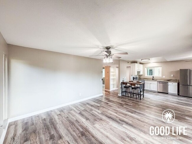 Photo - 1817 E Grand Ave Unidad 11