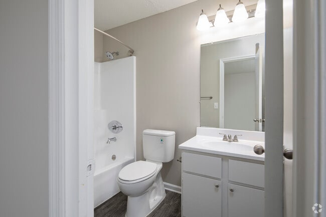 1 BR, 1 BA, 478 SF
