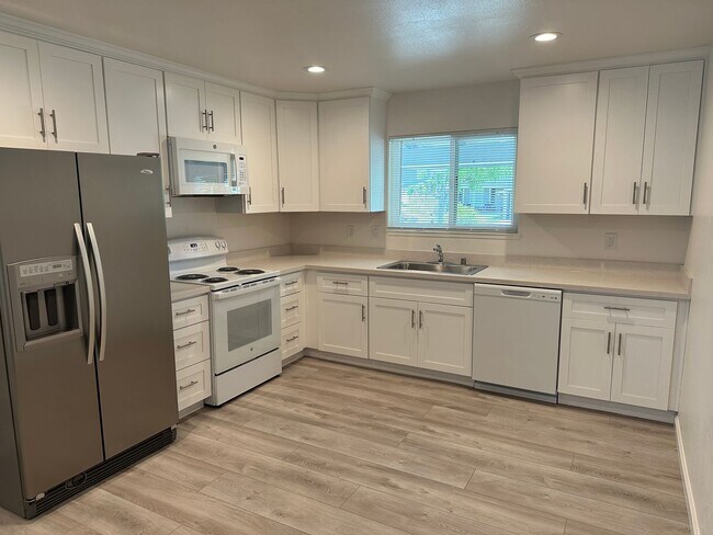 Photo - Beautifully Renovated 4 Bedroom 2 Bath Hom...