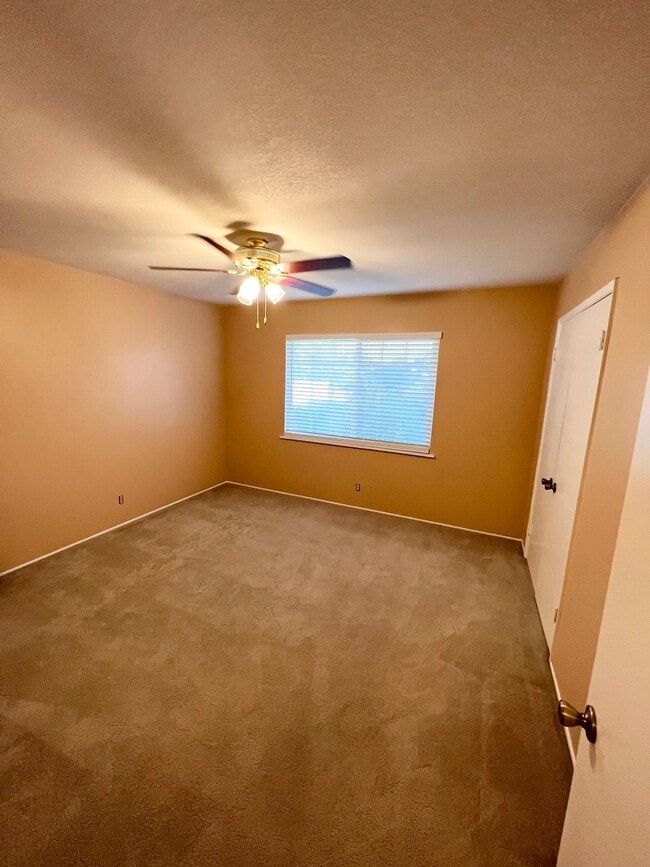 Photo - 1050 W La Deney Dr