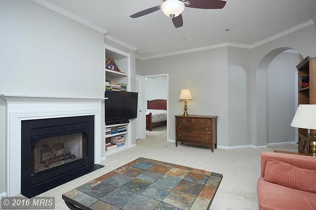 Photo - 20417 Riverbend Square Unidad 100