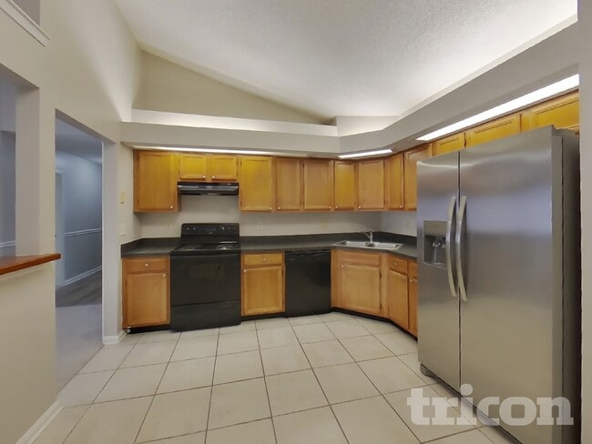 Photo - 1854 MacKenzie Ct N
