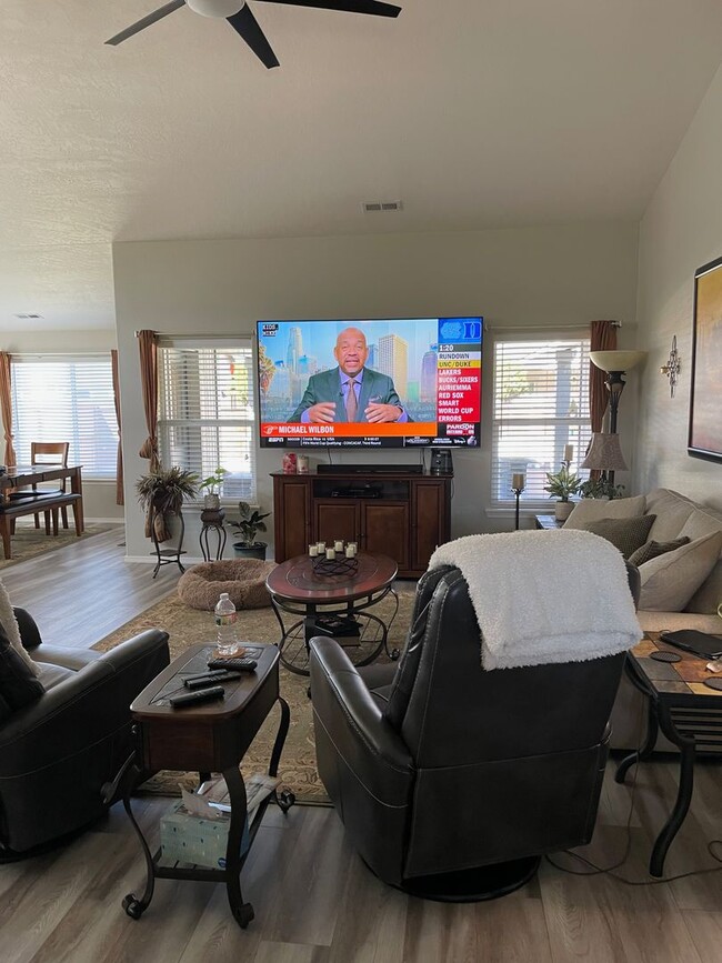 Photo - Pending Applicants!!! Pet Friendly Home in Desirable Neighborhood!