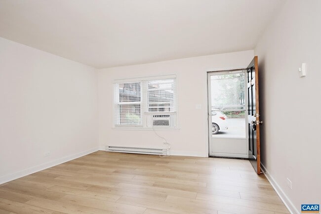 2114 Ivy Rd Unit 10