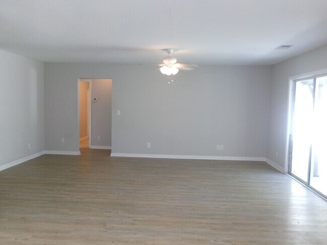 Photo - 212 McKendree Ln