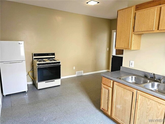 Photo - 1704 Abbott Rd