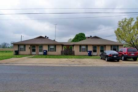 Photo - 555-559 Clement Ln