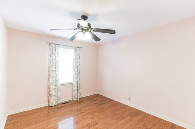 Photo - 48 Stonehurst Ct