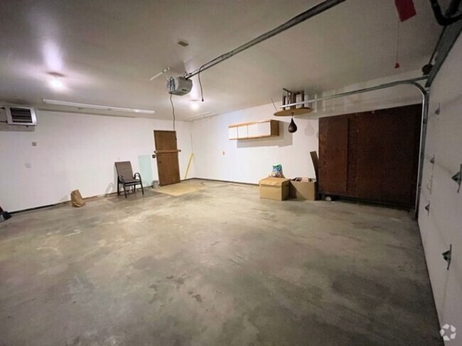 Building Photo - East Anchorage Four Bedroom Home with Bonu...