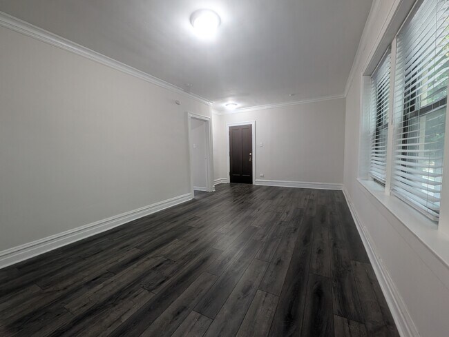 Photo - 5820 W Berteau Ave Unit 2