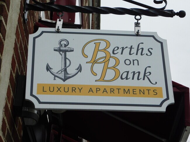 Building Photo - 153 Bank St Unit 202 Rental