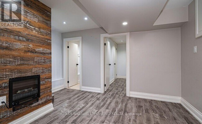 Photo - 583 Old Weston Rd