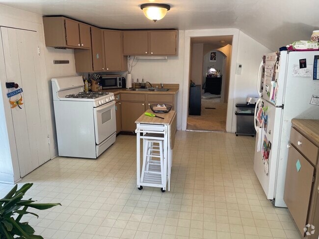 Building Photo - 177 Ellsworth street Unit #2nd floor Rental