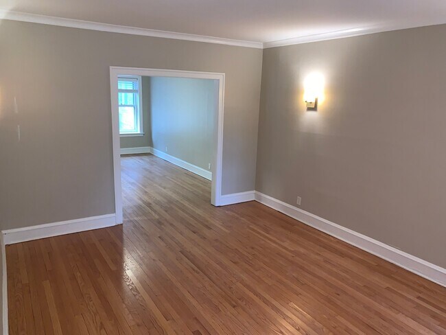 2046 W Farragut Ave Unit 1