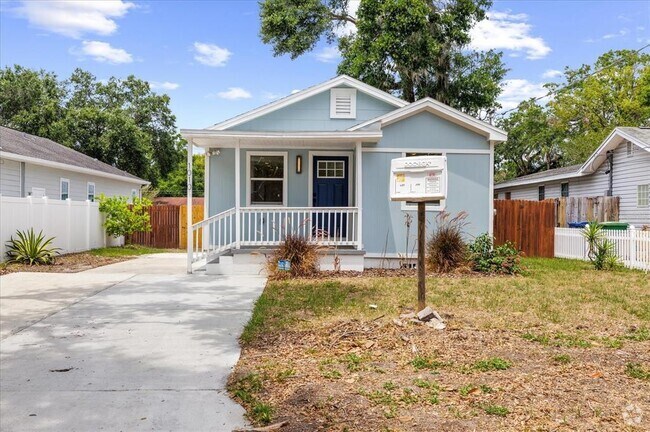 Building Photo - 1010 E Flora St Rental