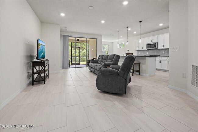 Photo - 483 Orchard Pass Ave