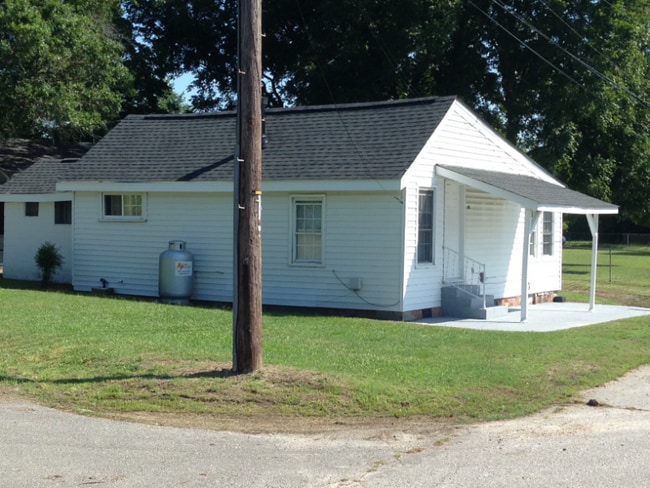 Photo - 401 N Railroad St