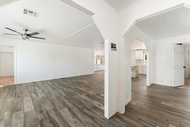 Building Photo - 32421 Camilla Cir