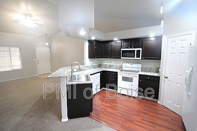 Photo - 3300 N Elmstone Ave