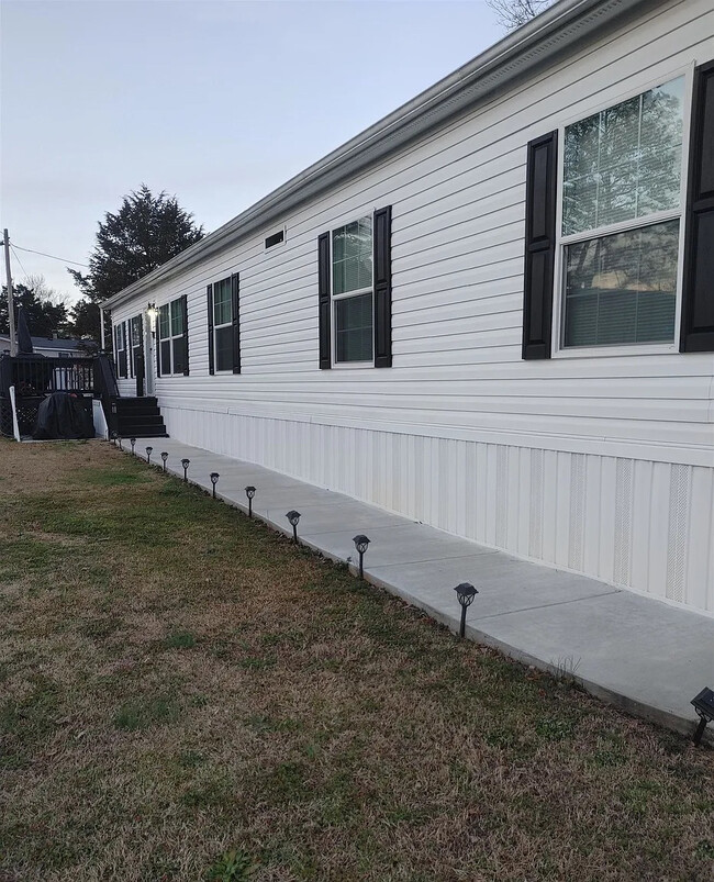 Photo - Room in House on Robin Ln