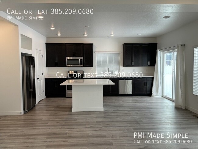 Modern and Spacious Home In Lehi with 2 Ca... - Modern and Spacious Home In Lehi with 2 Ca...