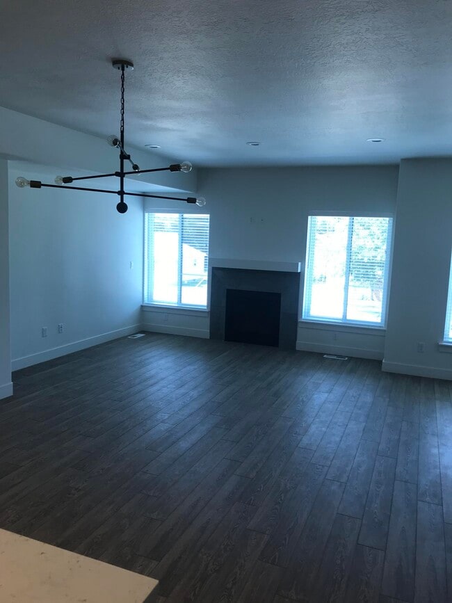 Photo - 2972 S Richmond St