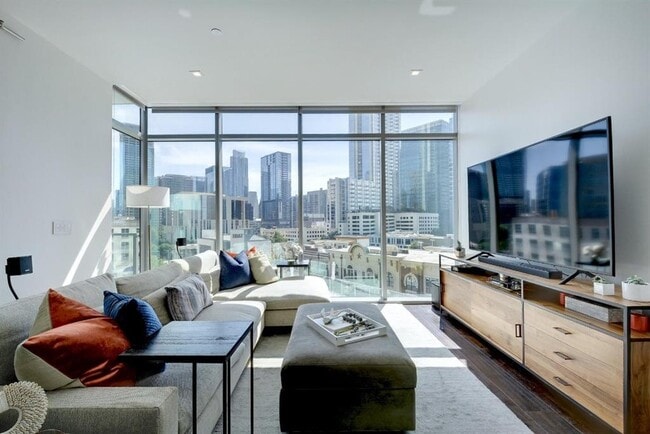 Building Photo - 501 West Ave Unit 703