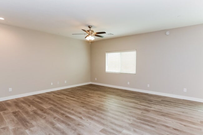Photo - 6209 Govett Cres Ct
