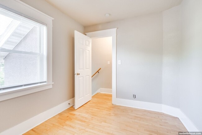 1202-1318 Summit Ave.