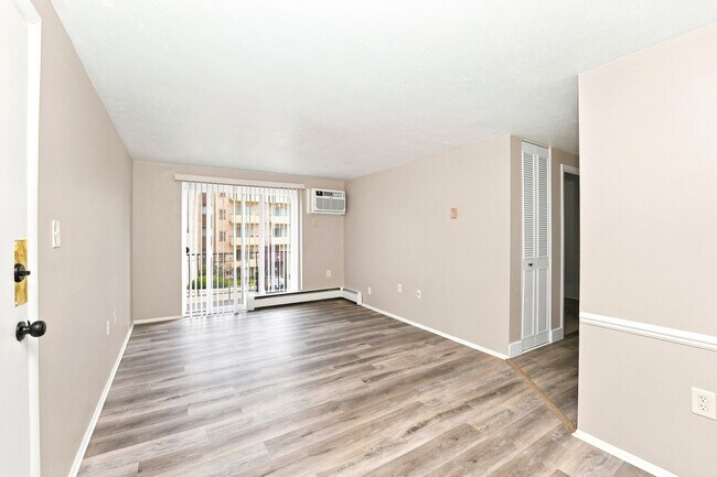 Photo - Valley Point Apartments